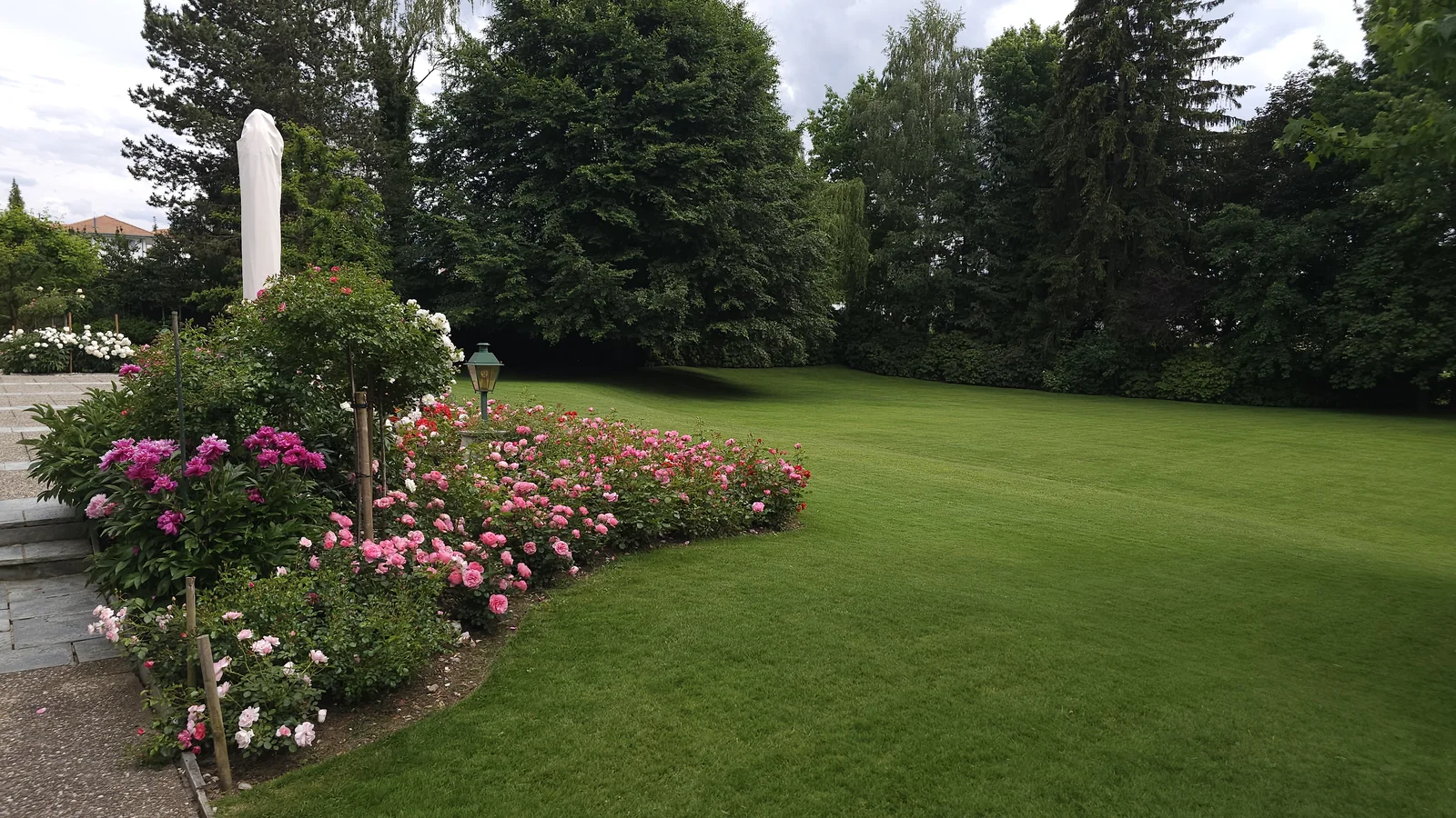 Aménagement paysager extérieur et jardin soigné - Vieira Paysages